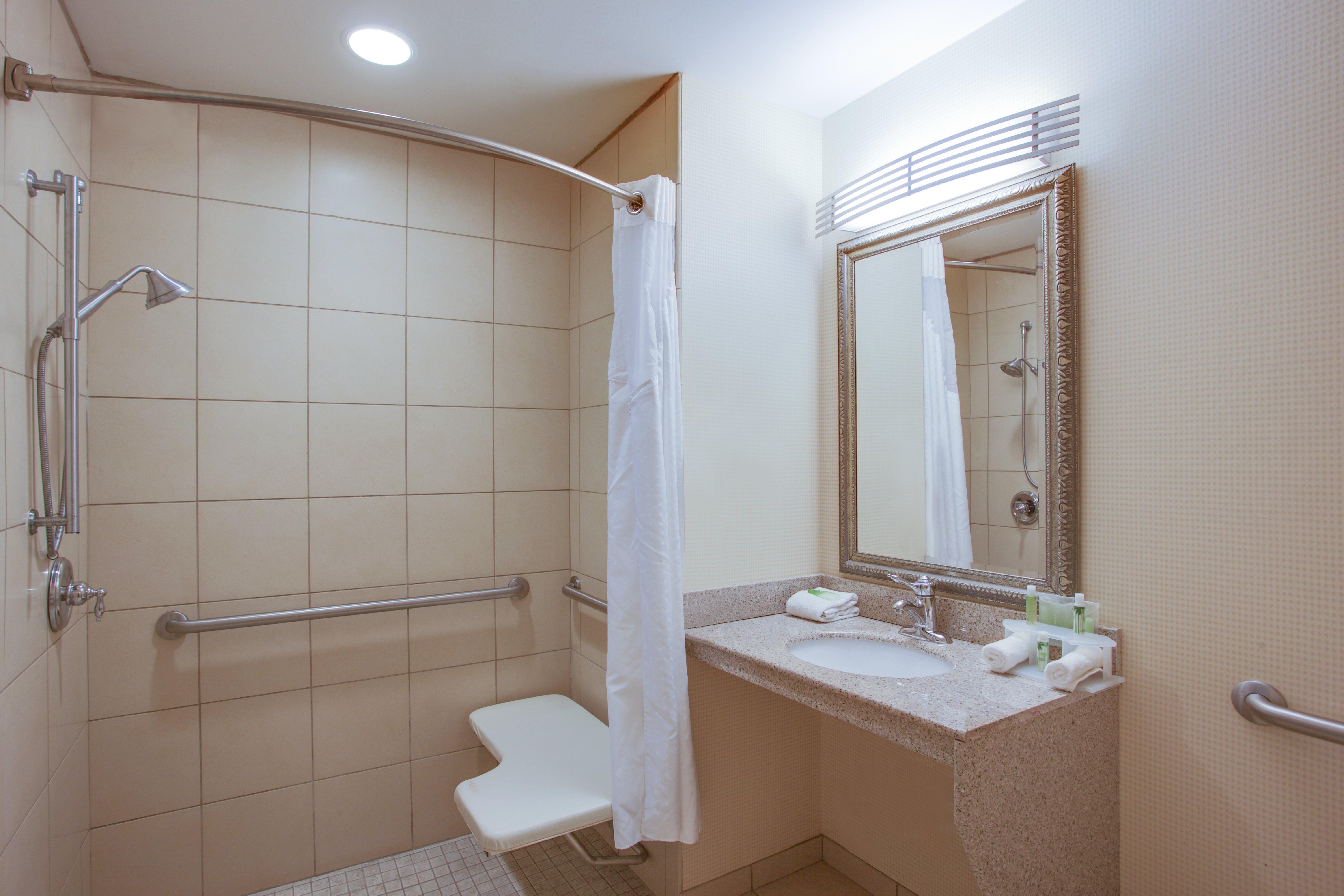 Holiday Inn Express Hotel & Suites Greensboro-East By Ihg Экстерьер фото