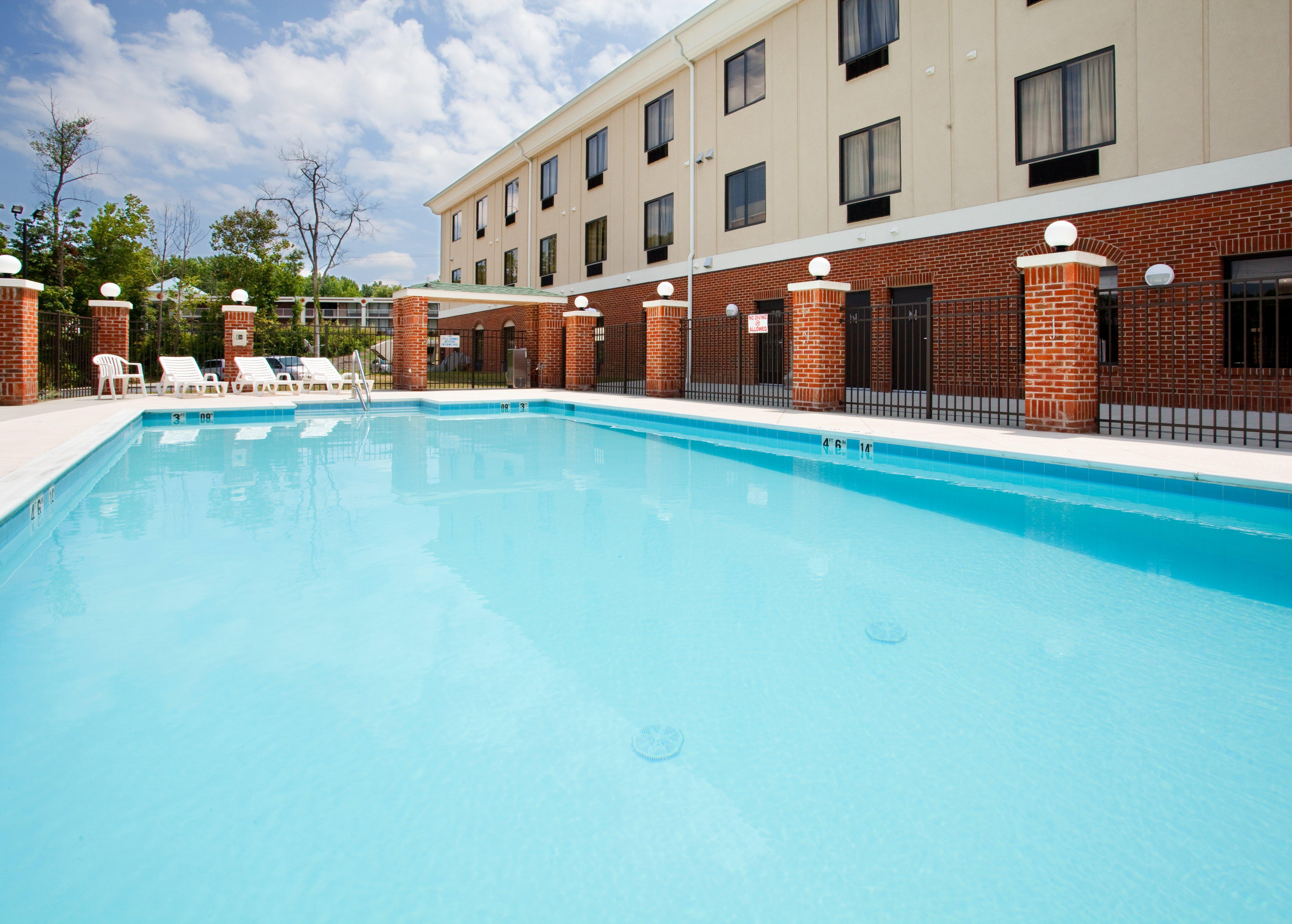 Holiday Inn Express Hotel & Suites Greensboro-East By Ihg Экстерьер фото