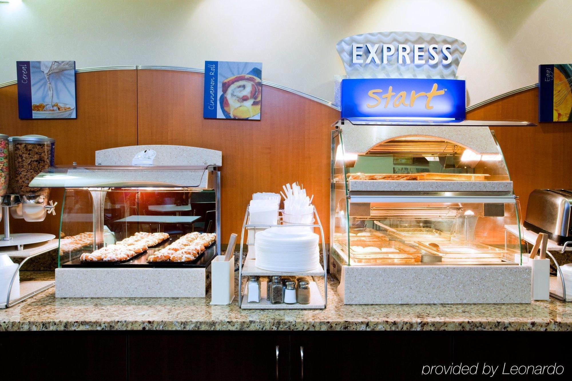 Holiday Inn Express Hotel & Suites Greensboro-East By Ihg Экстерьер фото