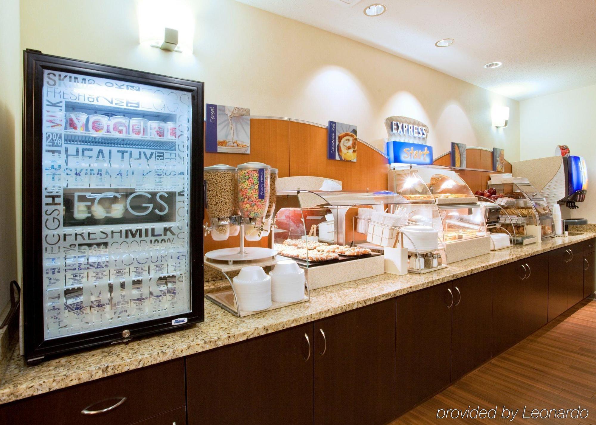 Holiday Inn Express Hotel & Suites Greensboro-East By Ihg Экстерьер фото