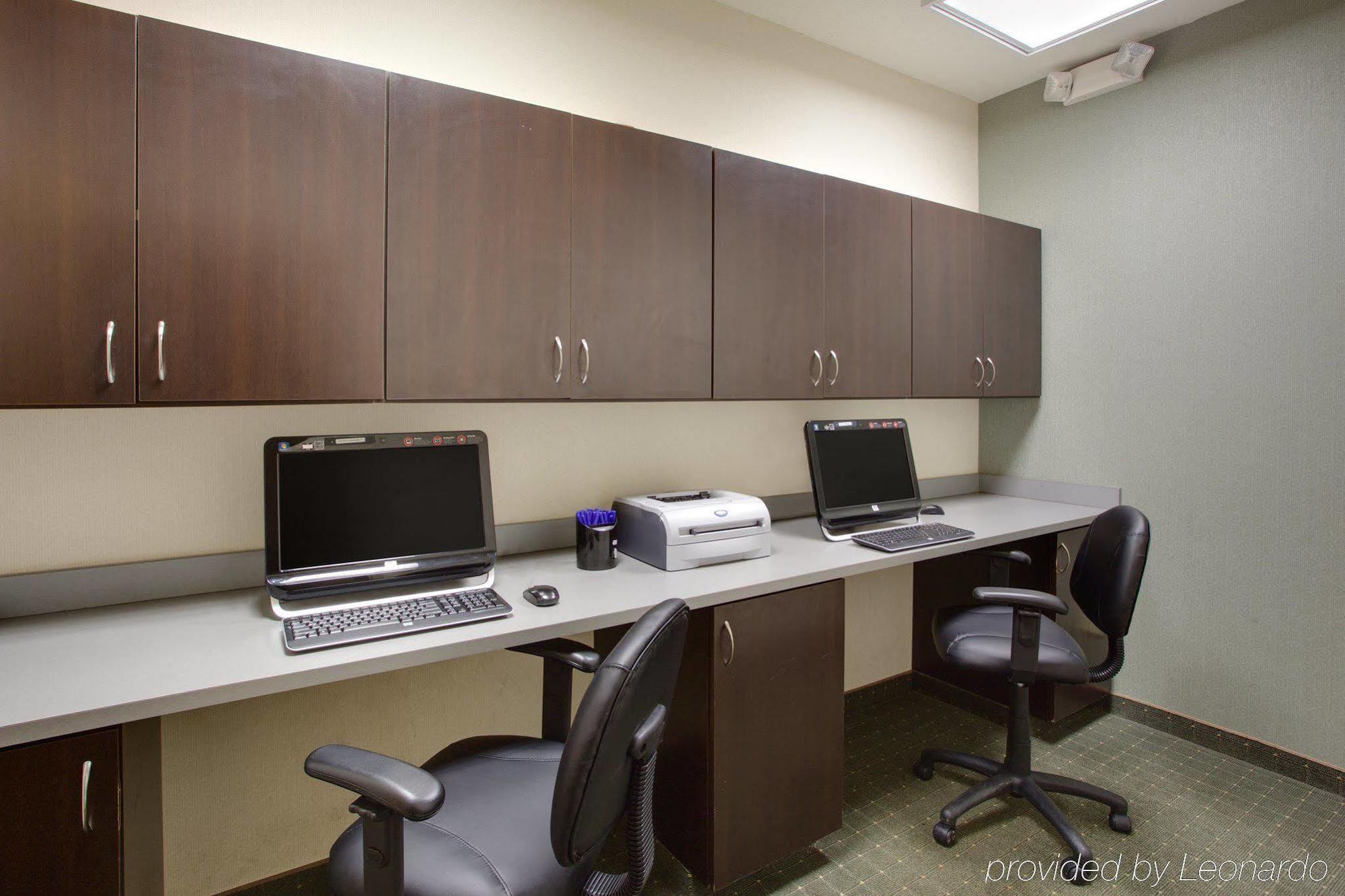Holiday Inn Express Hotel & Suites Greensboro-East By Ihg Экстерьер фото